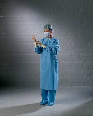 O&M Halyard Inc Protective Procedure Gown One Size Fits Most Blue NonSterile Not Rated Disposable - Case of 75 - 69318-CS