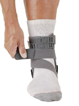 Ossur Ankle Brace Rebound® Medium Strap Closure Male 8 to 12 / Female 9-1/2 to 13-1/2 Right Foot - Each - B-231502513-EA